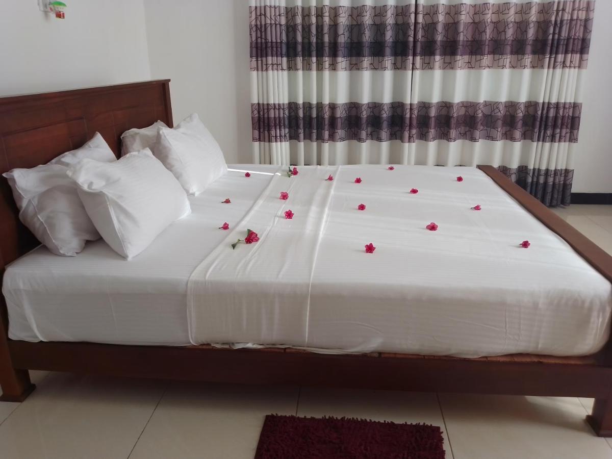 Sea & Greens Apartments Unawatuna Buitenkant foto