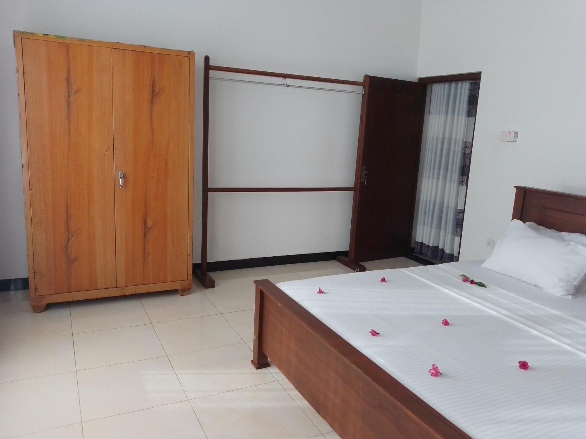 Sea & Greens Apartments Unawatuna Buitenkant foto